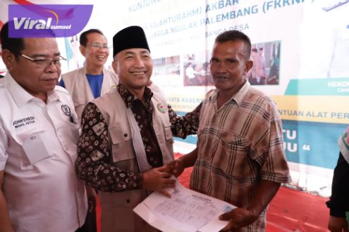 Pj Bupati Muba Drs Apriyadi MSi melaksanakan Kunjungan Kerja ke Kecamatan Sanga Desa sekaligus Silaturahmi Akbar FKKNP di Desa Ngulak 3 Kecamatan Sanga Desa, Kamis (25/8/2022). Foto : viralsumsel.com/dev