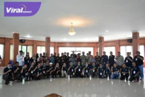 Peserta uji kompetensi wartawan yang diinisiasi oleh Ikatan Wartwan Online (IWO) OKI pose Bersama, Jumat, (26/8/2022). Foto : viralsumsel.com/fir