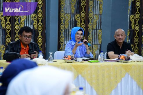 ketua PBI Sumsel, Hj RA Anita Noeringhati SH MH usai silaturahmi dengan pengurus PBI 2022-2026 di Rumah Jabatan ketua DPRD Sumsel, Jum’at malam (27/8/2022). Foto : viralsumsel.com/ion