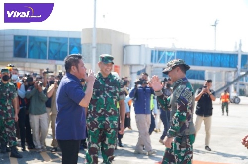 Gubernur Sumsel H Herman mendampingi Panglima TNI Jenderal Andika Perkasa  menyaksikan  Latihan Hirain/C-Rain Latma Garuda Shield-16/2022 di Bandara SultamSMB  II Palembang, Selasa (9/8/2022). Foto : viralsumsel.com/win