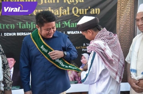 Gubernur Sumsel H Herman Deru saat menghadiri hari raya anak yatim penghafal Al-Qur'an di pesantren tahfidz Kiai Marogan, Rabu (10/8/2022). Foto : viralsumsel.com/win