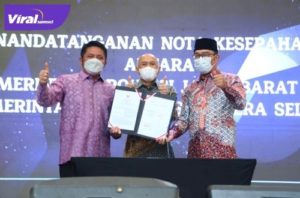 Menteri Koperasi dan UMKM RI,Teten Masduki bersama Gubernur Sumsel H Herman Deru dan Gubernur Jabar Ridwan Kamil, saat Peringatan Hari UMKM Nasional di Cihampelas Walk Bandung, Jumat (12/8/2022). Foto : viralsumsel.com/win