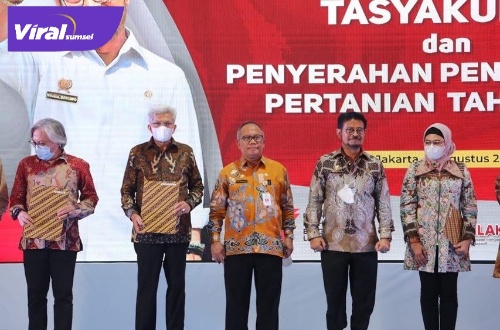Wakil Gubernur Sumsel H. Mawardi Yahya dalam acara Tasyakuran dan Penyerahan Penghargaan Pertanian 2022 di Lapangan Upacara, Kementerian Pertanian RI, Jakarta, Minggu, (14/8/2022) siang. Foto : viralsumsel.com/win