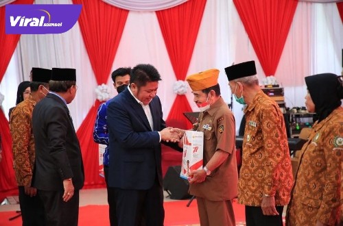 Gubernur Sumsel H Herman Deru saat ramah tamah dengan pejuang para pejuang di Griya Agung Palembang, Kamis (18/8/2022). Foto : viralsumsel.com/win