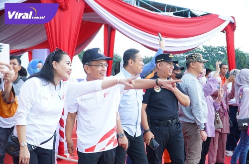 Sekda Sumsel, Ir SA Supriono buka lomba Parade Perahu Hias di pelabuhan Benteng Kuto Besak (BKB) Palembang, Sabtu (20/8/2022). Foto : viralsumsel.com/win