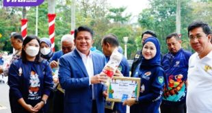 Gubernur Sumsel H Herman Deru saat pembubaran kepanitiaan Fornas VI Sumsel dihalaman Griya Agung, Minggu (21/8/2022) pagi. Foto : viralsumsel.com/ion