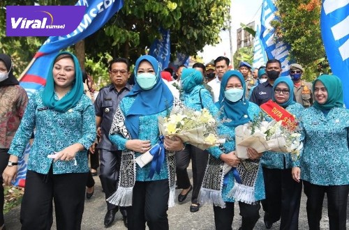 Ketua TP PKK Sumsel Hj Febrita Lustia HD kunjungan ke desa Gunung Cahya, kecamatan Buay Rawan, Kabupaten OKU Selatan, Rabu (24/8/2022) pagi. Foto : viralsumsel.com/win Ketua TP PKK Sumsel Hj Febrita Lustia HD kunjungan ke desa Gunung Cahya, kecamatan Buay Rawan, Kabupaten OKU Selatan, Rabu (24/8/2022) pagi. Foto : viralsumsel.com/win