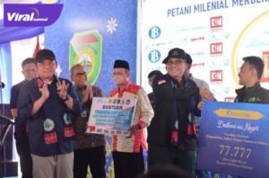 Wamentan RI, Harvick Husnul Qolbi didampingi Gubernur Sumsel H Herman Deru buka Jambore Petani Milenial Nasional Wilayah Barat di Desa Tebing Sari Mulya, Kecamatan Belitang  Madang  Raya Kabupaten OKU Timur, Jumat (26/8/2022). Foto : viralsumsel.com/win