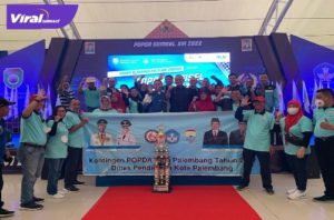 Ratu Dewa Sekda Palembang bersama kontingen Palembang saat penutupan POPDA Sumsel 2022 di Dininghall Wisma Atlet Jakabaring Sport City (JSC) Kota Palembang, Sabtu (28/8/2022) sore. Foto : viralsumsel.com/ion
