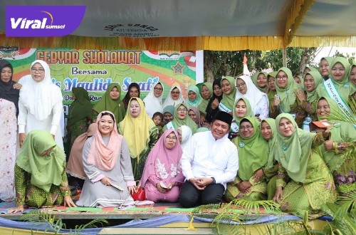 Gubernur Sumsel H Herman Deru pada peringatan Harlah Jatman ke-XVIII di Desa Sumber Agung, Kecamatan Buay Madang, OKU Timur, Minggu (28/8/2022). Foto : viralsumsel.com/win