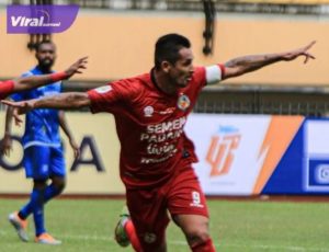 Penyerang Semen Padang FC, Silvio Escobar Baenitez selebrasi usai cetak gol ke gawang PSPS Riau di Pekanbaru, Senin (29/8/2022). Foto : igspfc