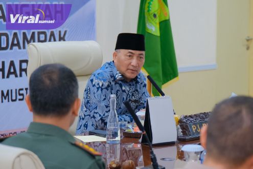 Pj Bupati Muba Apriyadi saat Focus Group Discussion (FGD) dalam rangka Pengamanan Kebijakan Pemerintah terkait dengan Penyesuaian Harga BBM Bersubsidi di Ruang Rapat Serasan Sekate, Kamis (1/9/2022). Foto : viralsumsel.com/dev