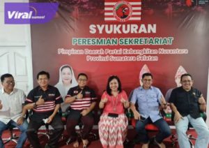 Ketua Pimda PKN Sumsel Hj Lucianty usai menyerahkan SK kepengurusan dan struktur BAPPILU Pimda PKN Sumsel di Sekratariat PKN Sumsel, Senin (5/9/2022). Foto : viralsumsel.com/ion