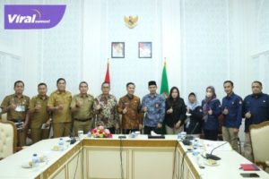 Sekda kota Palembang Ratu Dewa saat menerima audensi KPU Kota Palembang di Ruang Rapat II Sekretariat Daerah,Selasa, 6 September 2022. Foto : viralsumsel.com/nto