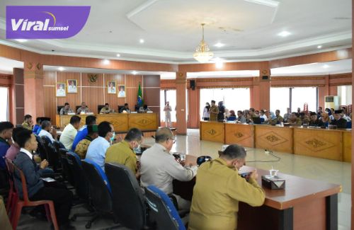 Suasana FGD dampak kenaikan Harga BMM di ruang Rapat Bende Seguguk, Selasa, (6/09/2022). Foto : viralsumsel.com/fir