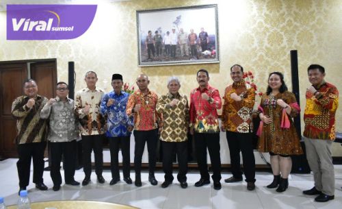 Bupati OKI, H. Iskandar, SE saat Kenal Pamit Kajari OKI, Selasa, (7/9/2022) di Pendopo Kabupaten OKI. Foto : viralsumsel.com/fir