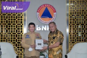Pj Sekda Muba Musni Wijaya SSos MSi saat Audiensi dengan Kepala BNPB Letjen TNI Suharyanto SSos MM, Jum'at (9/9/2022) di Kantor Badan Nasional Penanggulangan Bencana Republik Indonesia, Jakarta. Foto : viralsumsel.com/dev