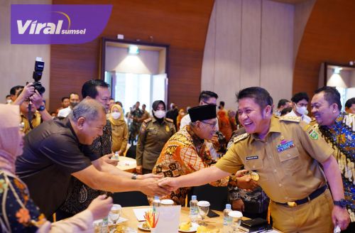 Sekretaris Daerah Kabupaten Muba Musni Wijaya SSos MSi disela menghadiri Rakor Pendataan Awal Registrasi Sosial Ekonomi Badan Pusat Statistik Provinsi Sumsel yang dibuka oleh Gubernur Sumsel H Herman Deru, di Hotel Novotel Palembang, Senin (12/9/2022). Foto : viralsumsel.com/dev