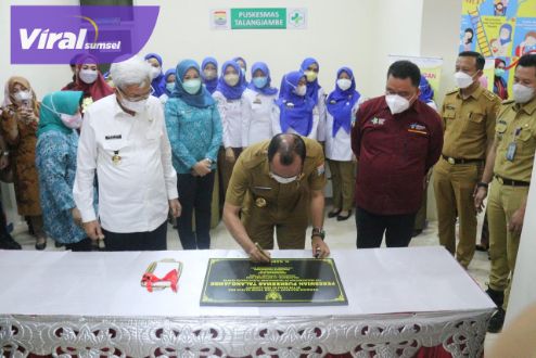 Walikota Palembang H Harnojoyo saat meresmikan Puskemas Talang Jambe Palembang, Selasa 12 September 2022. Foto : viralsumsel.com/nto