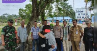 Dua remaja yang sempat duel di Depan Balai Desa Selapan Ilir lakukan perdamaian. Foto : viralsumsel.com/fir