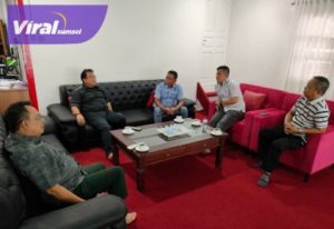Sekretaris Pimda PKN Sumsel Ir H Syaiful Islam didampingi Sekretaris Bappilu Pimda PKN Sumsel, Ardiyansyah Haris bincang dengan Ir H Sujarwoto di Sekretariat Pimda PKN Sumsel Jl Soekarno-Hatta, Palembang, Selasa (27/9/2022) siang. Foto : viralsumsel.com/ion
