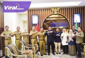 Gubernur Sumsel H Herman Deru saat menerima audensi pengurus PWI Sumatera Selatan bersama Kadin Kominfo Prabumulih di Kantor Gubernur Sumsel, Selasa (27/9/2022). Foto : viralsumsel.com/mal