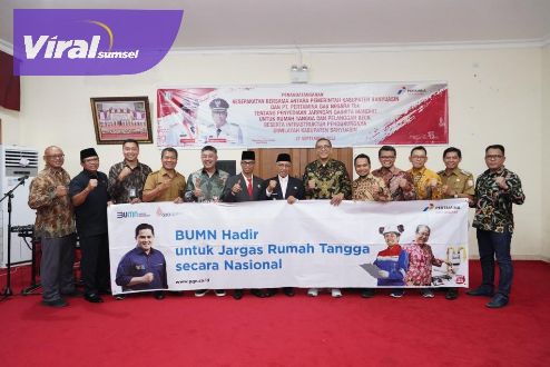 Wakil Bupati Banyuasin H. Slamet Somosentono bersama dengan Direksi PT. PGN Tbk di Guest House Rumah Dinas Bupati Banyuasin, Selasa (27/9/2022). Foto : viralsumsel.com/lam