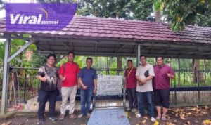 Tim Penelitian UT Palembang meninjau Puyang Syekh Naga Berisang di Betung bersama Tokoh Adat Komering, Drs. Ali Pasyai, Rabu (21/9/2022). Foto : viralsumsel.com/ril