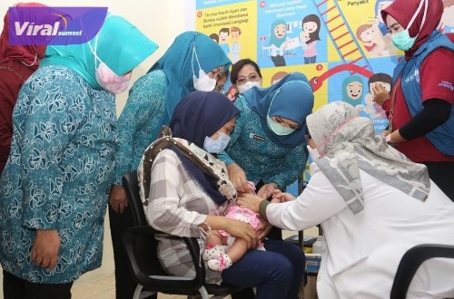 Suasana Pencanangan Imunisasi PCV Tingkat Nasional tahun 2022, di Puskesmas Talang Jambe, Palembang, Senin (12/9/2022). Foto : viralsumsel.com/win
