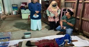 Sekcam Rifandi Putra,S.STP.,M.SI Saat Kunjungi Warga Sakit Ibu Kursia. Foto : Viralsumsel/Nto