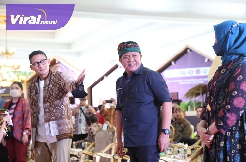 Menteri Parekraf RI Sandiaga Uno didampingi Gubernur Sumsel H. Herman Deru launching BKSS di Griya Agung, Rabu (14/9/2022) sore. Foto : viralsumsel.com/win