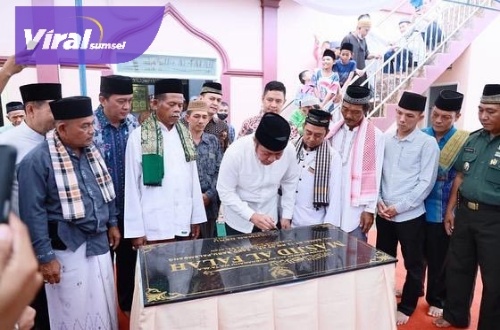 Gubernur Sumsel H Herman Deru saat Safari Jumatnya di Masjid Al-Falah, Sako Baru, Palembang, Jumat (23/9/2022). Foto : viralsumsel.com/win