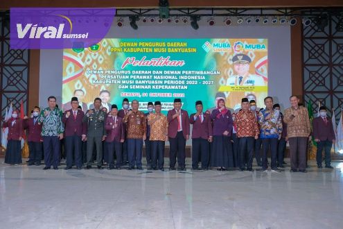 Bupati Muba Apriyadi saat hadiri pelantikan DPD dan Dewan Pertimbangan PPNI Kabupaten Muba Periode 2022 - 2027 di Opproom Pemkab Muba, Sabtu (1/10/2022). Foto : viralsumsel.com/dev