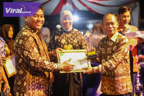 Pembagian hadiah di ajang Muba Expo 2022. Foto : viralsumsel.com/dev