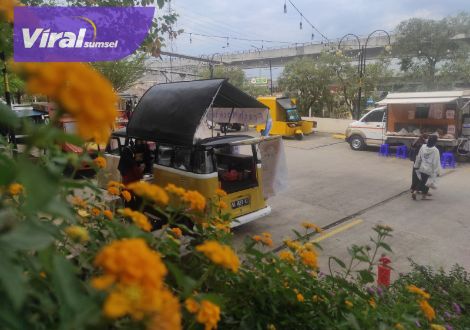 Barisan food truk di teras Opi mall pada Opi Food Carnaval. Foto-foto : viralsumsel.com/M Hatta