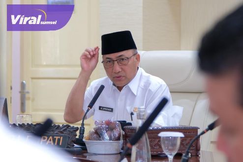 Pj Bupati Muba Apriyadi di sela Rapat Staf Jajaran Pemerintah Kabupaten Musi Banyuasin Tahun 2022 di Ruang Rapat Serasan Sekate, Rabu (5/10/2022). Foto : viralsumsel.com/dev