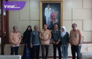   Kontingen PWI Kabupaten Ogan Ilir  saat mengahadap Walikota Prabumulih, Ir.H.Ridho Yahya.MM diruang kerjanya, Kamis (6/10/2022). Foto : viralsumsel.com/mal