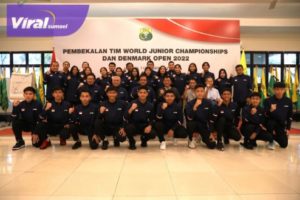 Tim bulutangkis junior Indonesia yang akan berlaga di Kejuaraan Dunia Junior 2022 dilepas PP PBSI pada hari Jumat (7/10/2022) di markas Pelatnas PBSI Cipayung, Jakarta Timur. Foto : pbsi