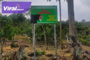 Papan Himbauan Awal Binatang Buas yang Dipasang Pihak BKSD di Kawasan Perkebunan Warga di Wilayah Dempo Utara, Kota Pagaralam. Foto : IST