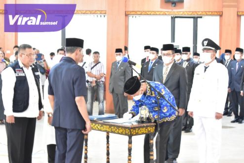 Wakil Bupati OKI, H.M. Dja'far Shodiq melantik pejabat Pimpinan Tinggi Pratama, administrator, pengawasan dan fungsional, Rabu, (19/10/2022). Foto : viralsumsel.com/fir