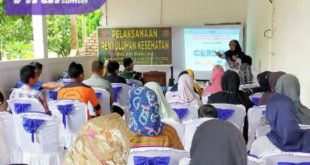 Satuan Tugas TMMD memberikan penyuluhan kesehatan kepada warga di Desa Cahya Bumi, Kecamatan Lempuing , Kabupaten OKI, Kamis(20/10/2022). Foto : viralsumsel.com/fir