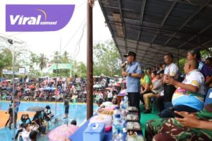Pj Bupati Muba Drs H Apriyadi MSi menutup Semi Open Turnamen Volley Ball Pj. Bupati Musi Banyuasin Cup Tahun 2022 di Lapangan Bola Voli Desa Mulyo Rejo (B4) Kecamatan Sungai Lilin, Senin (24/10/2022). Foto : viralsumsel.com/dev