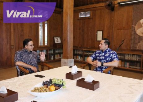 Ketua Umum Dewan Pimpinan Pusat (DPP) Partai Demokrat Agus Harimurti Yudhoyono (AHY) saat berkunjung ke kediaman Anies Baswedan, Selasa (25/10/2022) sore. Foto : ig ahy