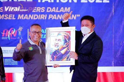 Gubernur Sumsel H Herman Deru saat hadiri Gebyar HUT Ke-76 PWI dan Hari Pers Nasional (HPN) Tahun 2022 yang dipusastkan   di Islamic Center Kota Prabumulih, Kamis (6/10/2022) siang. Foto : viralsumsel.com/win