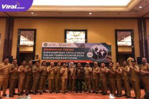 Para Kepala Desa Sekecamatan Rambutan Kabupaten Banyuasin Saat Berfoto Seusai Bimtek Di Hotel Aryaduta Bandung. Foto : Viralsumsel/Nto
