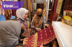 Wakil Wali Kota Palembang Fitrianti Agustinda saat hadir langsung dalam ajang Trade Expo Indonesia (TEI) Rabu (19/10/2022) di Convention Exhibition Bumi Serpong Damai (ICE BSD), Tangerang, Banten. Foto : viralsumsel.com/nto