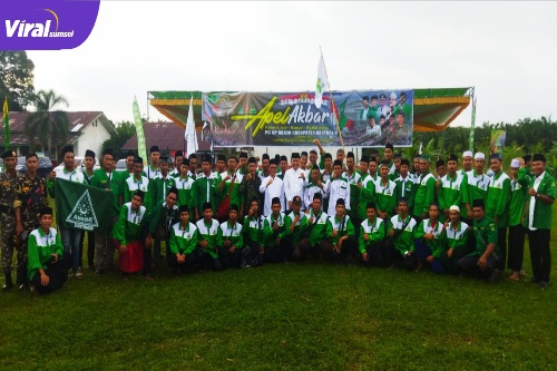 Ahmad Zarkasih (tengah) Ketua PW GP Ansor Sumsel Ketik Menghadiri Apel Akbar di Desa Tirto Sari Kecamatan Banyuasin I, Foto : Viralsumsel/Noto