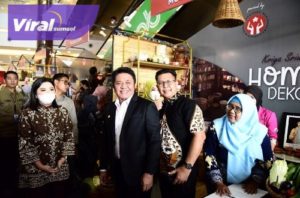 Gubernur Sumsel H Herman Deru saat membuka Kriya Sriwijaya Home Decoration 2022 di OPI Mall Selasa (25/10/2022). Foto : viralsumsel.com/win