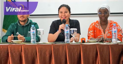 Maaike Ira Puspita Wakil Sekretaris Jenderal PSSI beri keterangan pada awak media. Foto : pssi