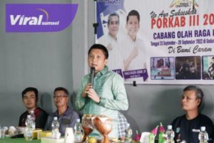 Bupati Ogan Ilir, Panca Wijaya Akbar, S. H, didampingi Asisten Setda dan Staf Ahli Bupati berkeliling meninjau pelaksanaan Porkab III Ogan Ilir. Sabtu, (24/09/2022). Foto : viralsumsel.com/jun